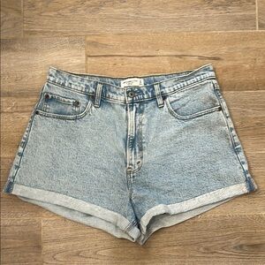 Abercrombie & Fitch Curve Love High Rise Mom Short